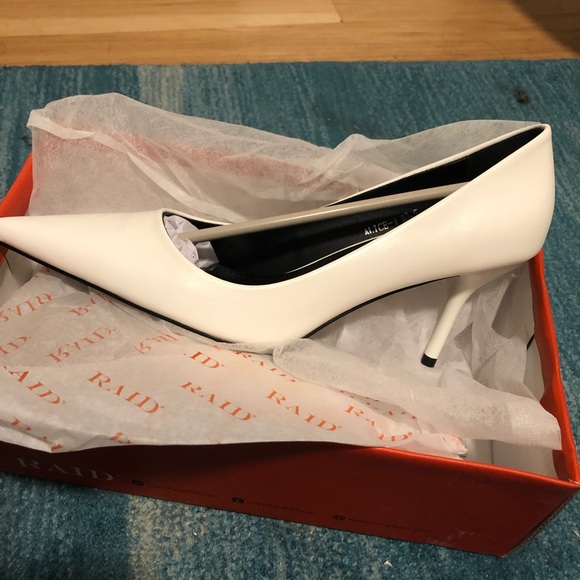 Lulus - White Pointed Toe Pumps - NWT - Picture 5 of 5